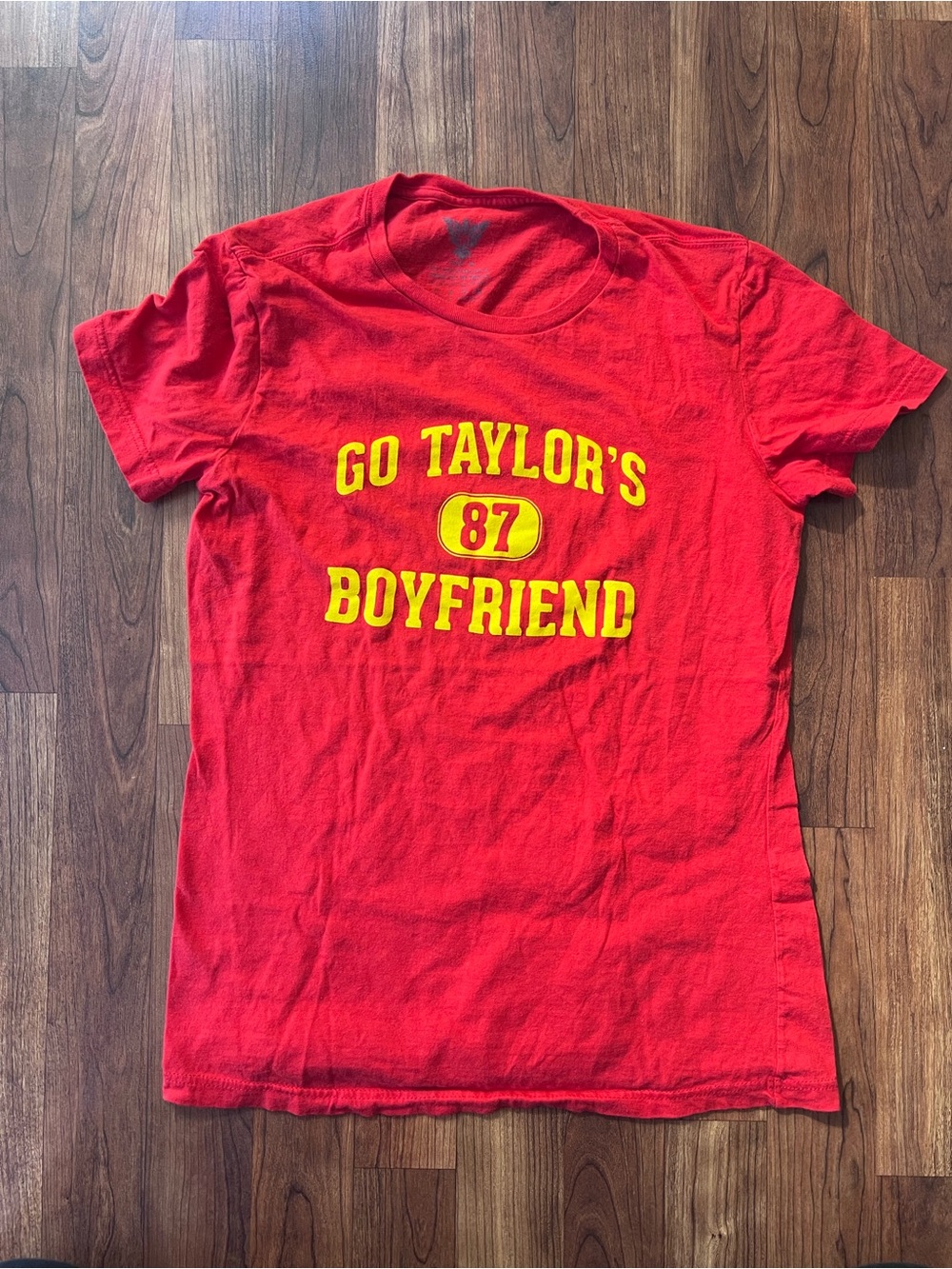 Funny Go Taylor's Boyfriend Kansas City Chiefs Football Fan Red Graphic Tee